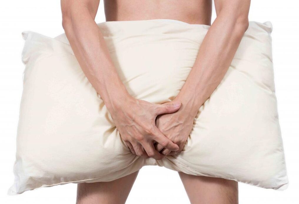 El hombre hace deporte para aumentar la potencia.